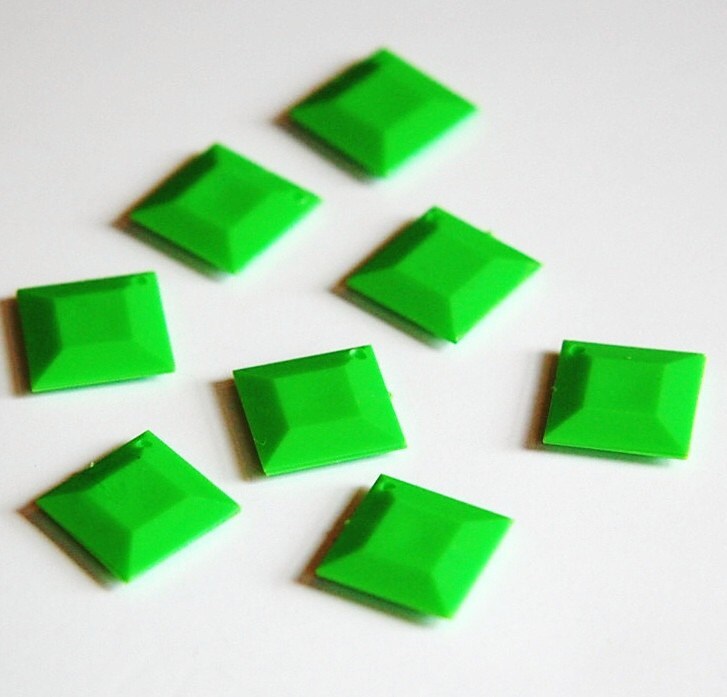 Vintage Bright Green Acrylic Faceted Square Charms Drops bds201