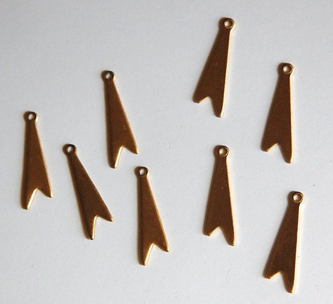 Raw Brass V Tipped Charm Drops (8) mtl217