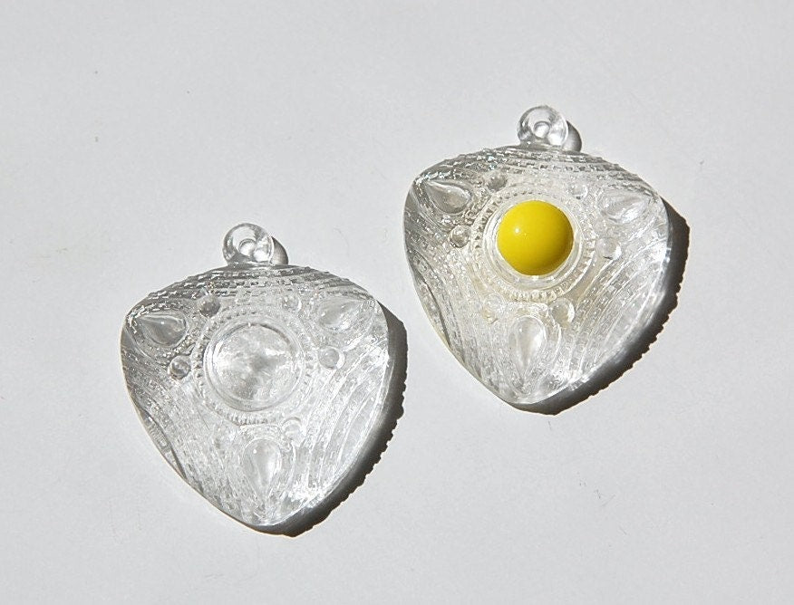 Vintage Clear Acrylic Etched Triangle Pendant 8mm Setting pnd151C