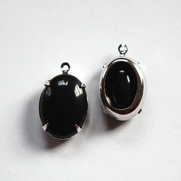 Vintage Smooth Jet Black Stone in 1 Loop Silver Setting ovl004J