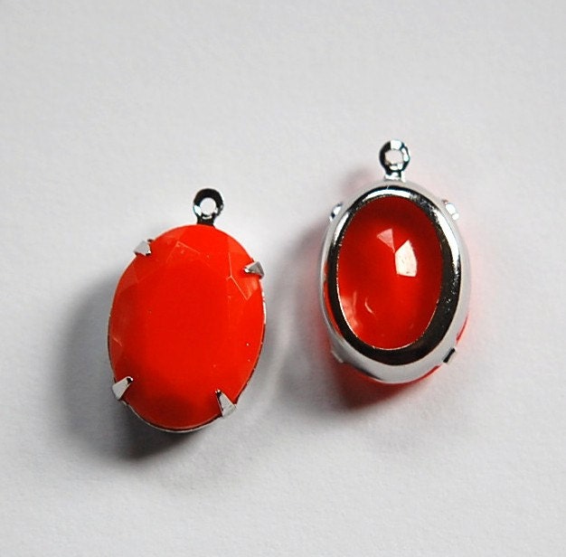 Vintage Opaque Orange Faceted Stone in 1 Loop Silver Setting ovl004P
