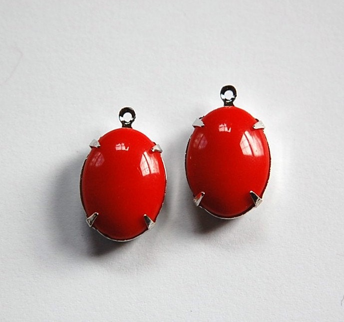 Vintage Opaque Red Stone in 1 Loop Silver Setting ovl004RR