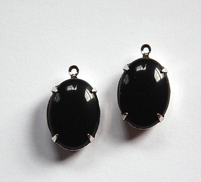 Vintage Smooth Jet Black Stone in 1 Loop Silver Setting ovl004J