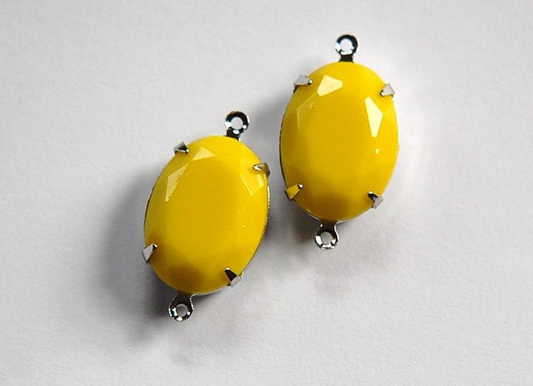 Vintage Opaque Yellow Faceted Stone in 2 Loop Silver Setting ovl004S2