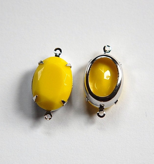 Vintage Opaque Yellow Faceted Stone in 2 Loop Silver Setting ovl004S2
