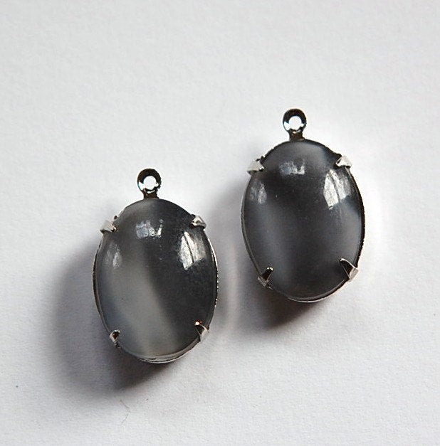 Vintage Gray Moonglow Glass Stone in 1 Loop Silver Setting ovl004AA