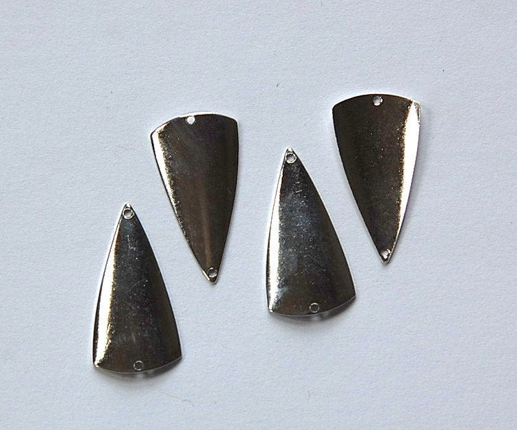 2 Hole Silver Plated Dapped Triangle Connector Pendants (4) mtl363A