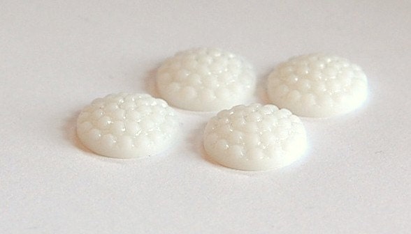 Vintage White Acrylic Bumpy Top Cabochons 15mm cab552