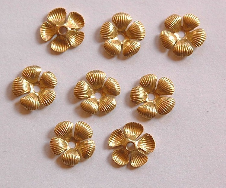 Raw Brass Ribbed Petal Flower Bead Cap (8) mtl195