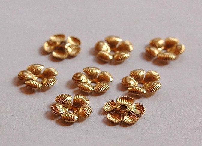 Raw Brass Ribbed Petal Flower Bead Cap (8) mtl195