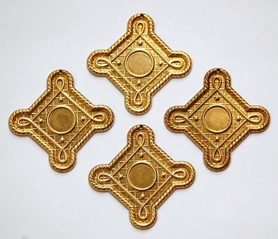 1 Hole Raw Brass Square Pendant with 9mm Setting (4) mtl366B