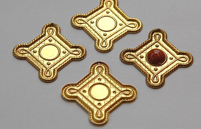 1 Hole Raw Brass Square Pendant with 9mm Setting (4) mtl366B