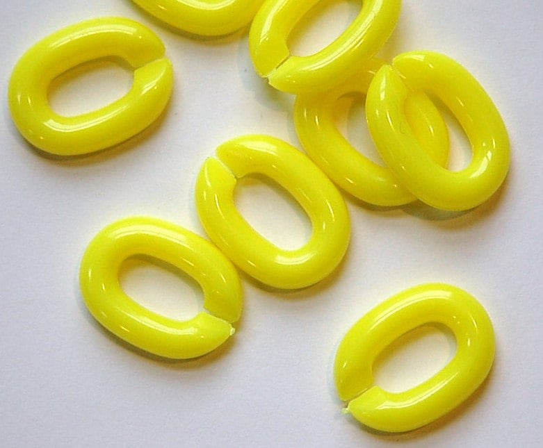 Vintage Plastic Connector Linking Links Yellow LG (25) bds605D