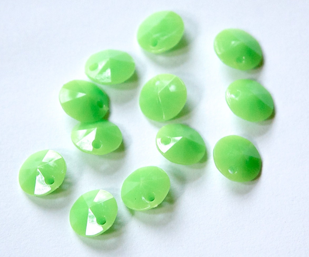 Vintage Faceted Lime Green Acrylic Round Disk Charms Drops 10mm (15) chr026K