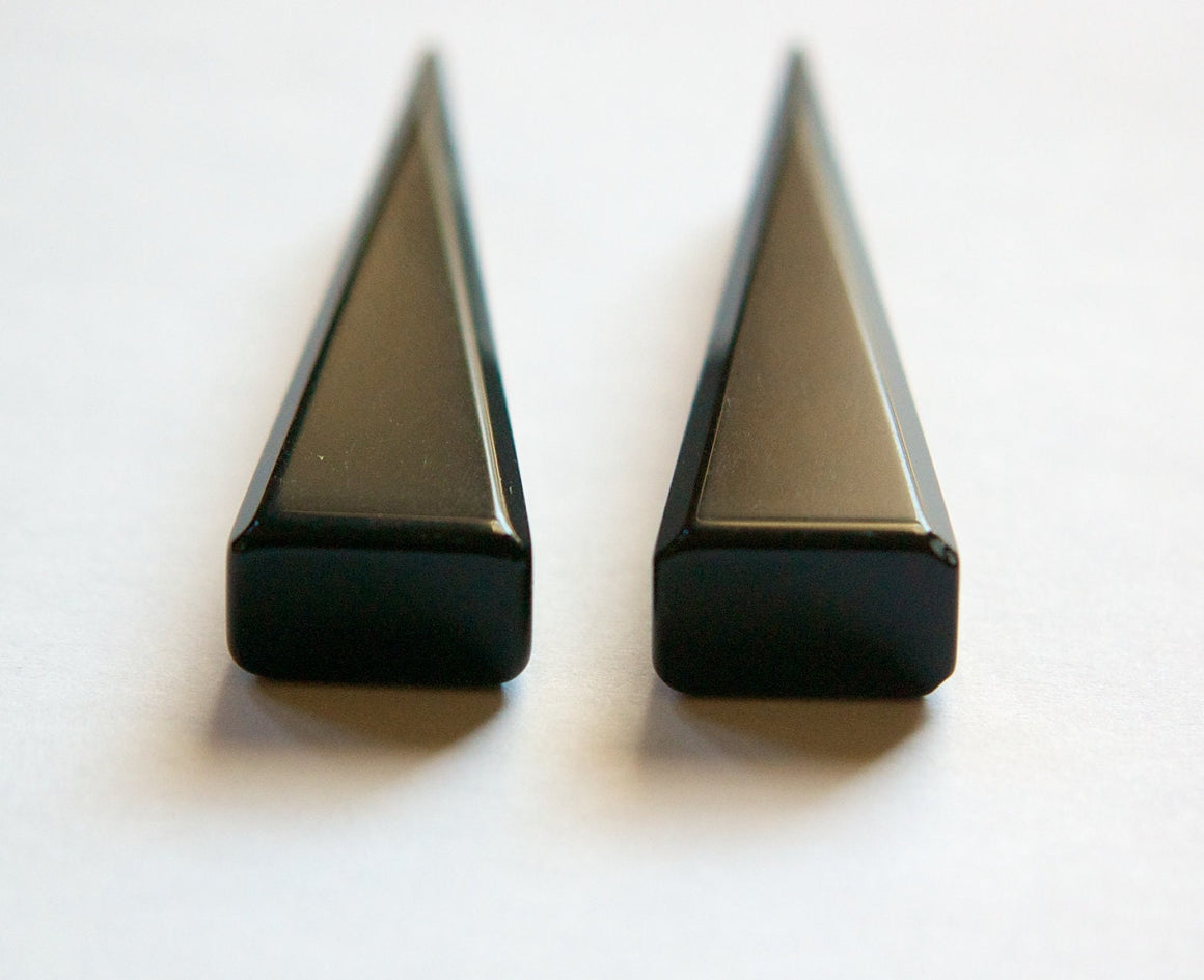 Vintage Chunky Black Acrylic Triangle Pendant Drops (2) pnd155