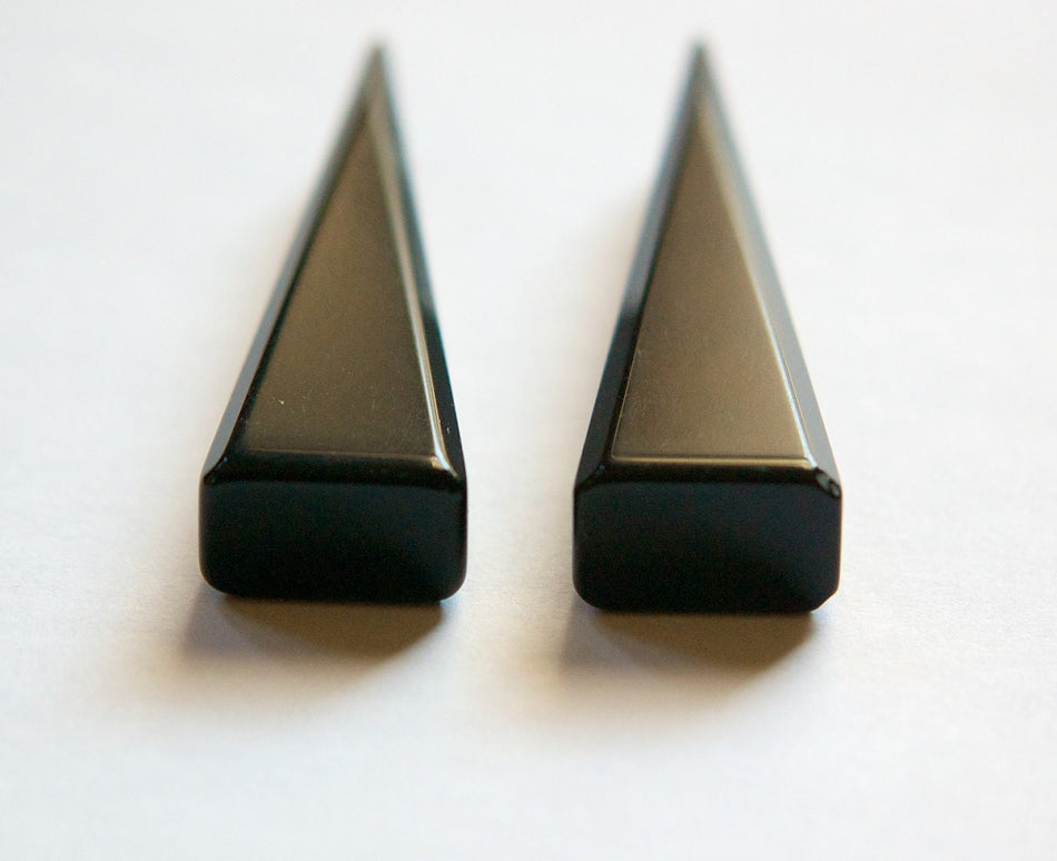 Vintage Chunky Black Acrylic Triangle Pendant Drops (2) pnd155