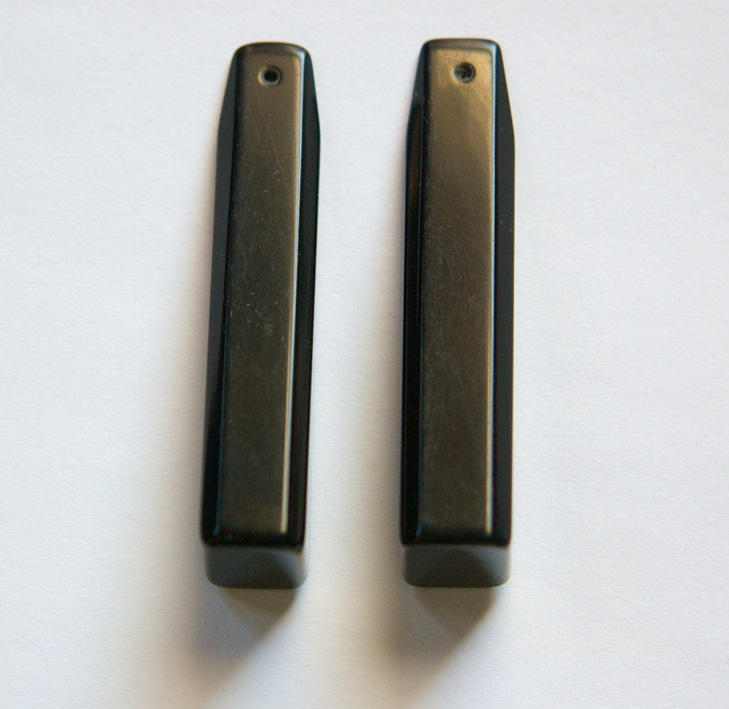 Vintage Chunky Black Acrylic Triangle Pendant Drops (2) pnd155
