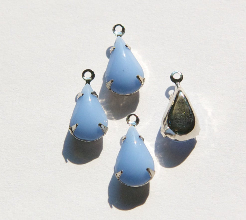 Vintage Opaque Periwinkle Blue Glass Teardrop Stone 1 Loop Silver Plated Setting par007TT