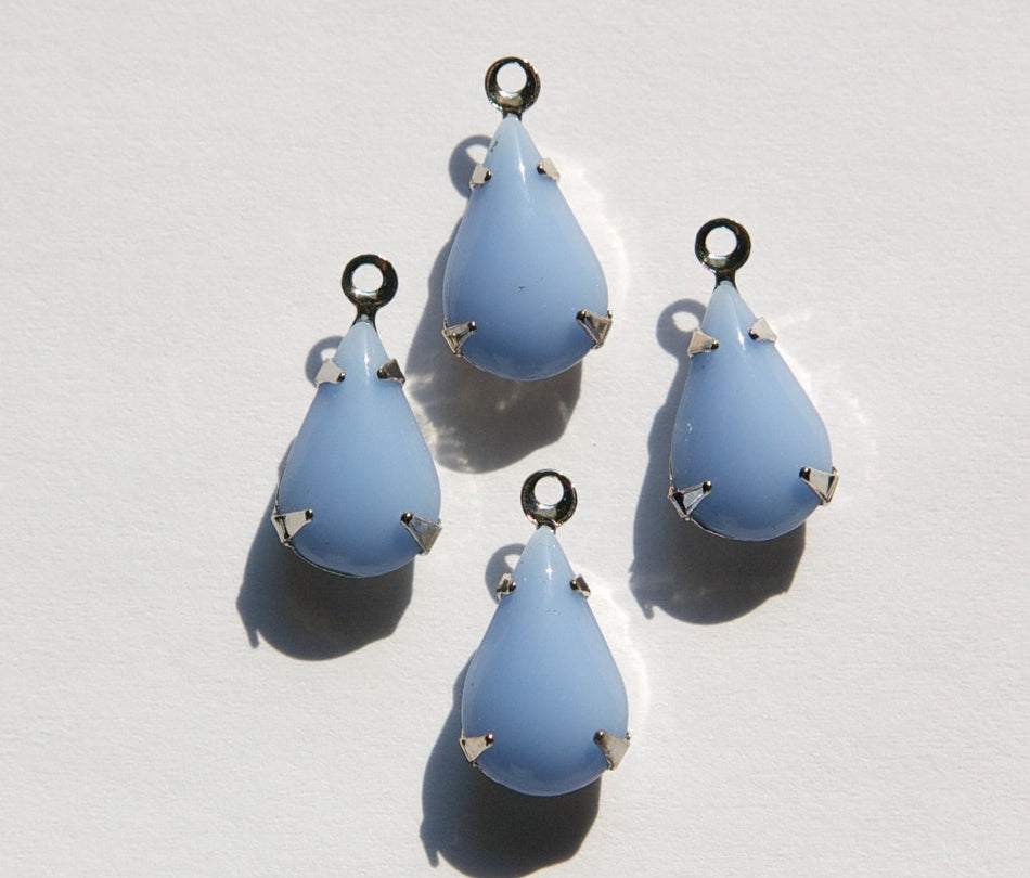 Vintage Opaque Periwinkle Blue Glass Teardrop Stone 1 Loop Silver Plated Setting par007TT