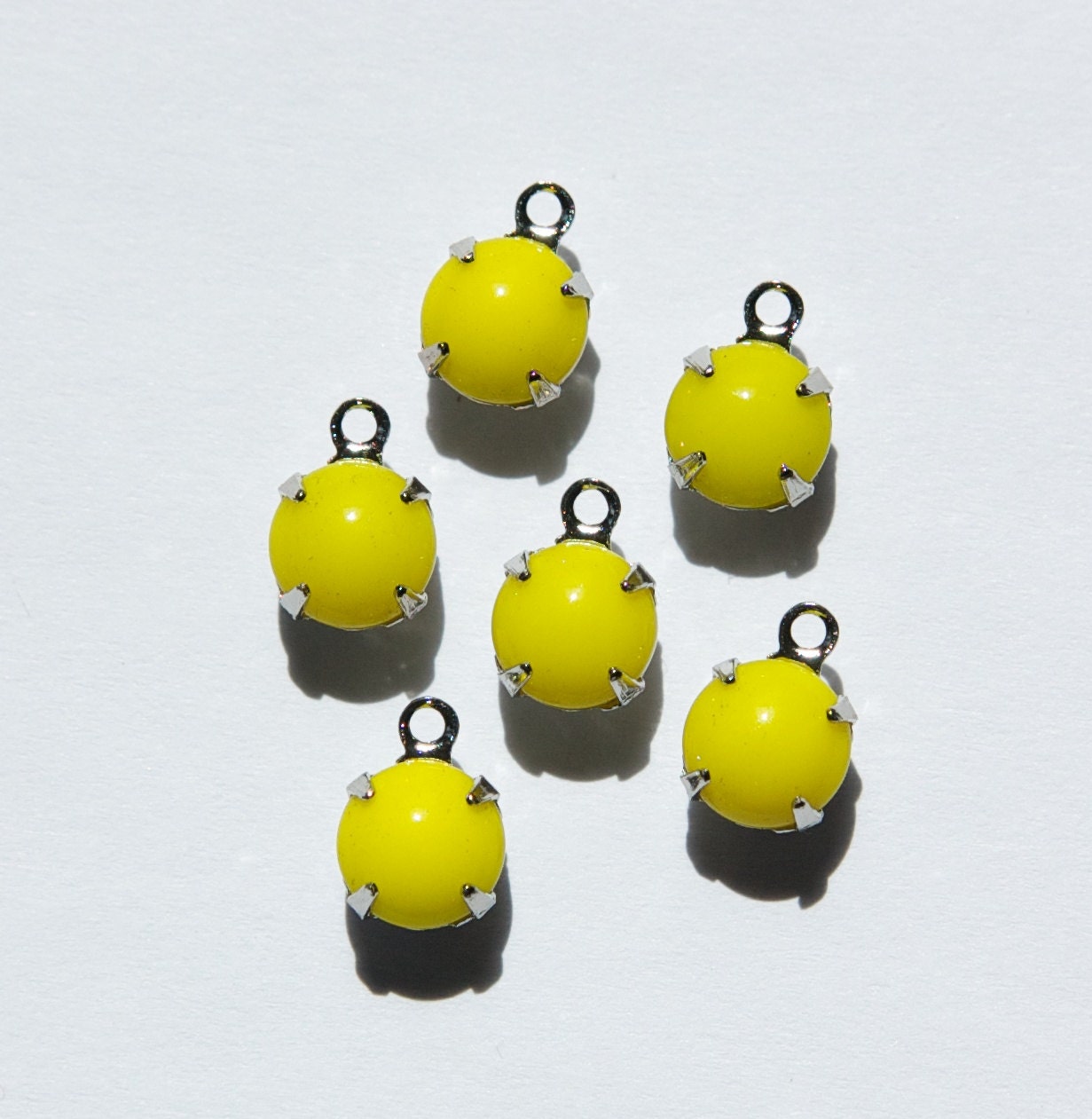 Vintage Opaque Yellow Glass Stone 1 Loop Silver Plated Setting Drops rnd003G