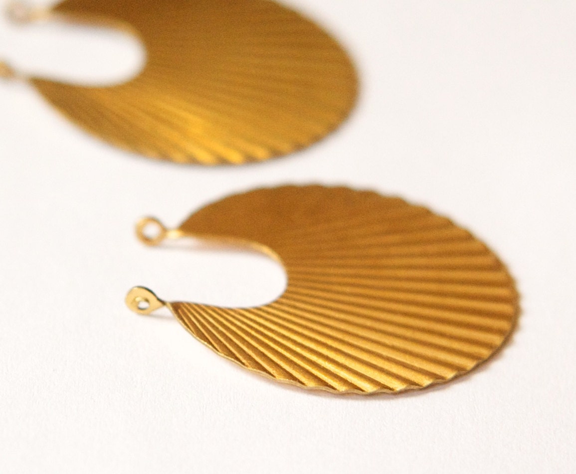 2 Loop Raw Brass Ribbed Hoops Pendants (2) mtl182