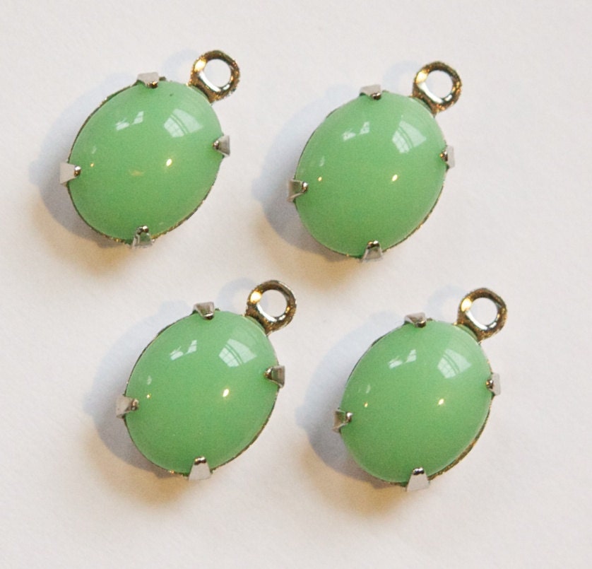 Vintage Light Jade Green Oval Stones in 1 Loop Silver Setting ovl006DD