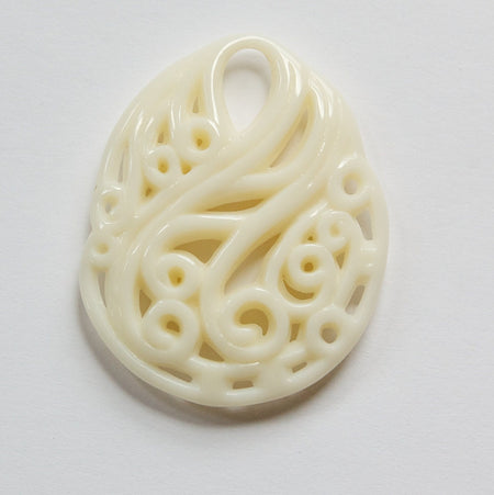 Vintage Style Carved Look Acrylic Ivory Oval Pendant pnd034