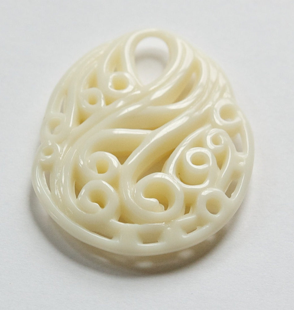 Vintage Style Carved Look Acrylic Ivory Oval Pendant pnd034