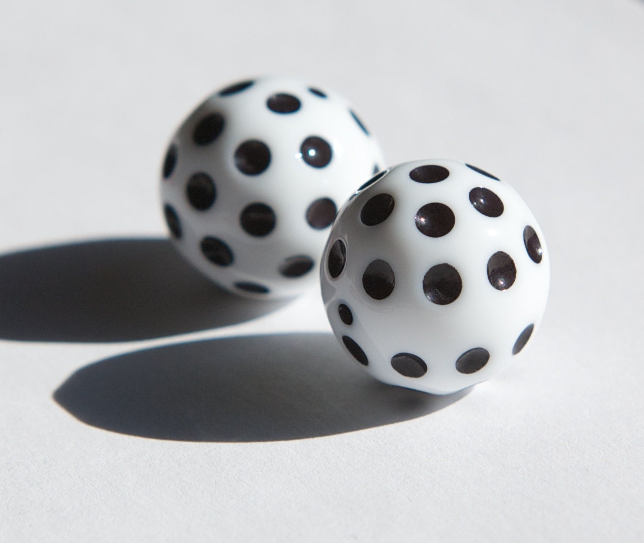 Vintage White with Black Polka Dot Lucite Beads 18mm bds436C