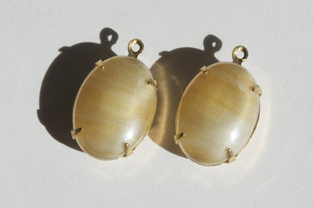 Vintage Beige Striped Glass Stones in 1 Loop Brass Setting ovl003QQ