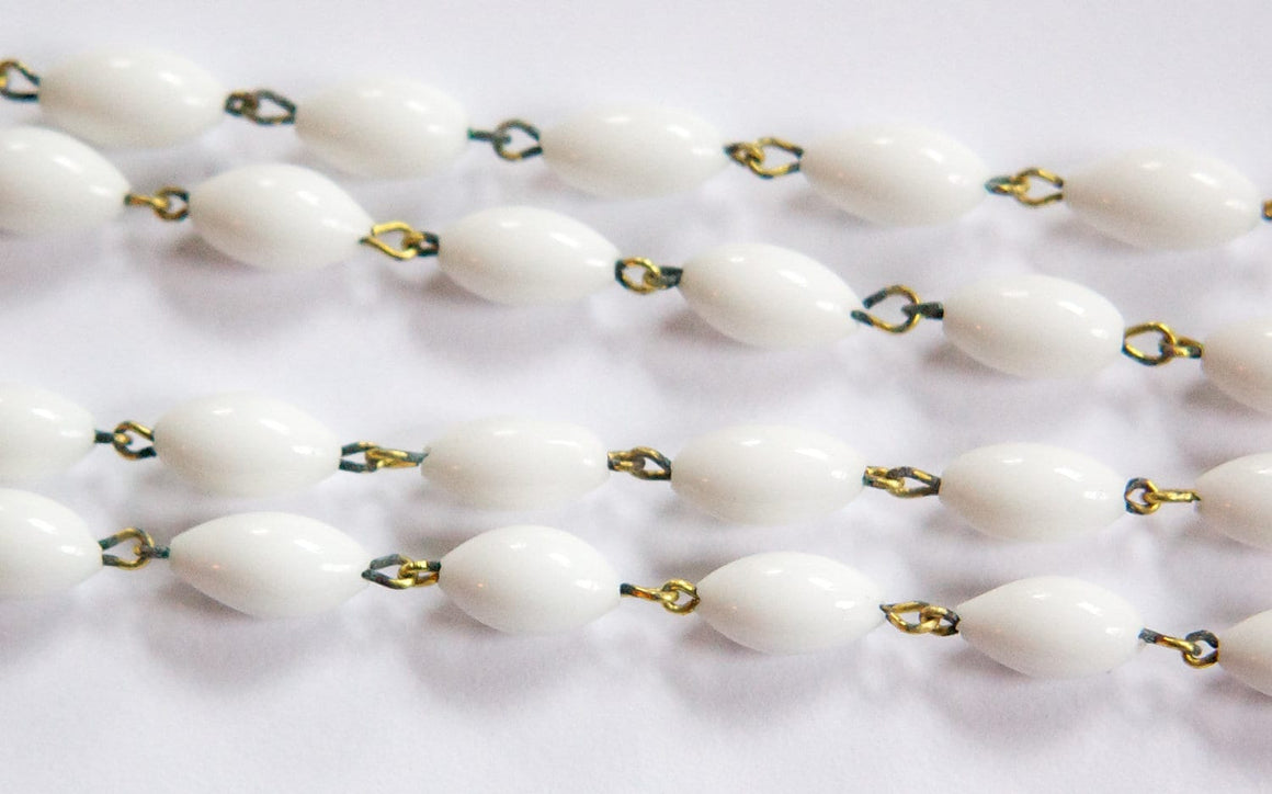 Vintage Japan White Oval Glass Beaded Chain chn076