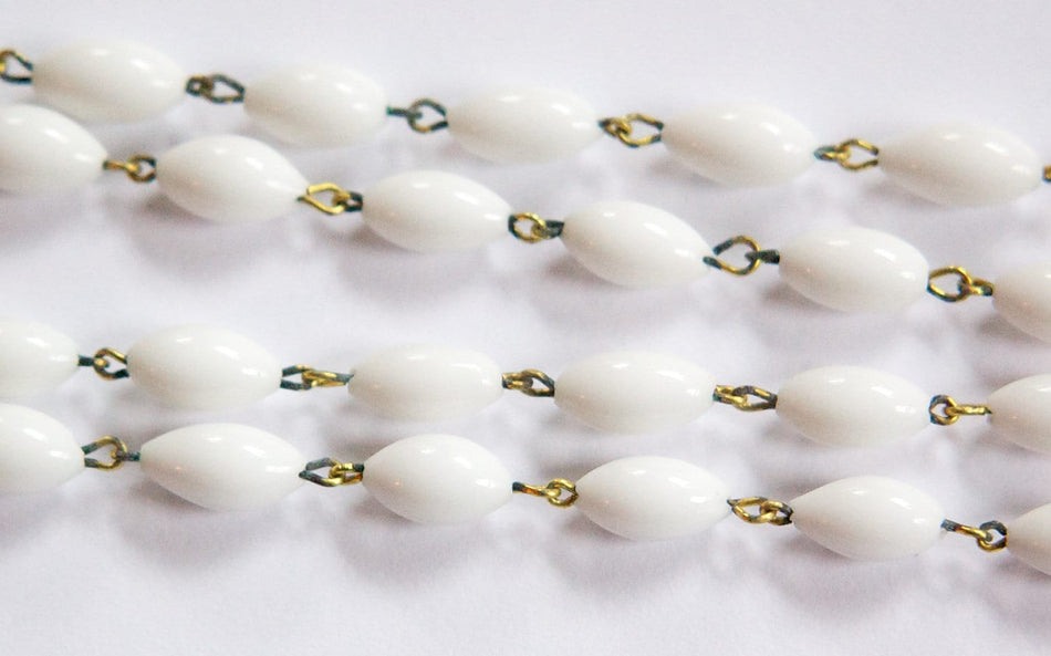 Vintage Japan White Oval Glass Beaded Chain chn076