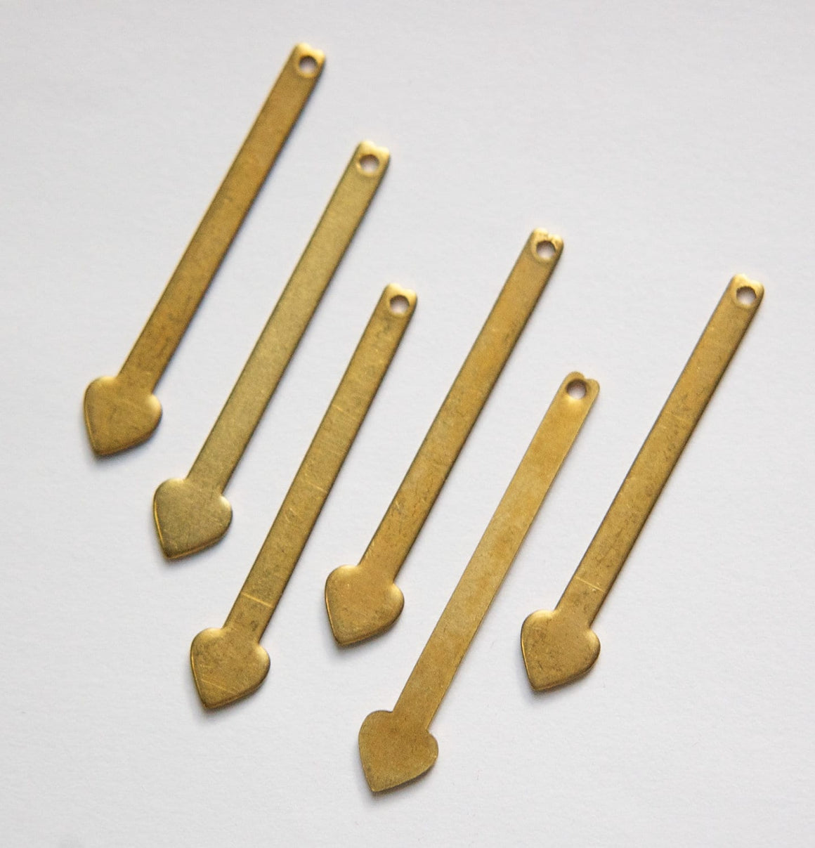 Raw Brass Long Flat Heart Pendant Drops (6) mtl373