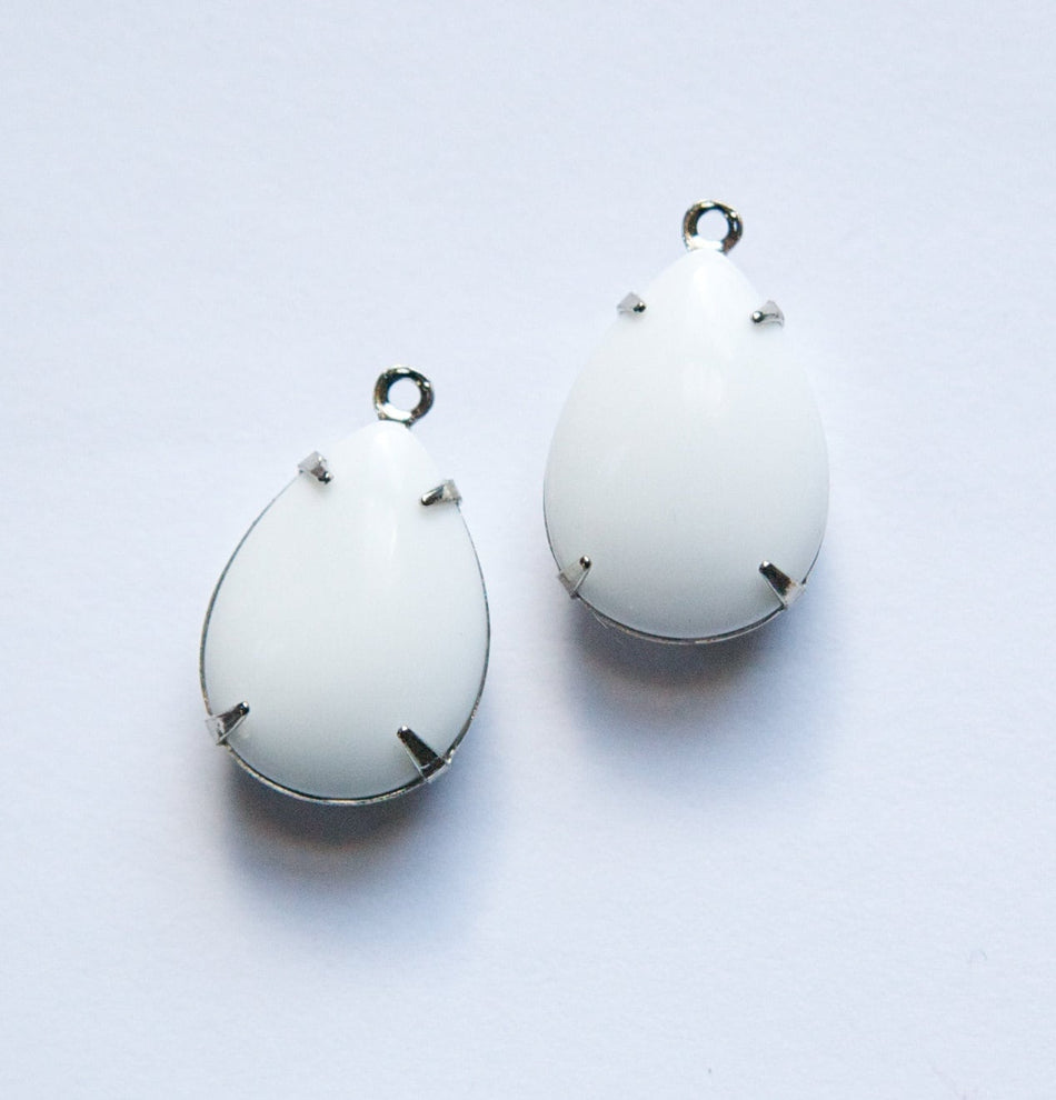 Vintage White Glass Teardrop Stones 1 Loop Silver Plated Setting 18x13mm par006LL