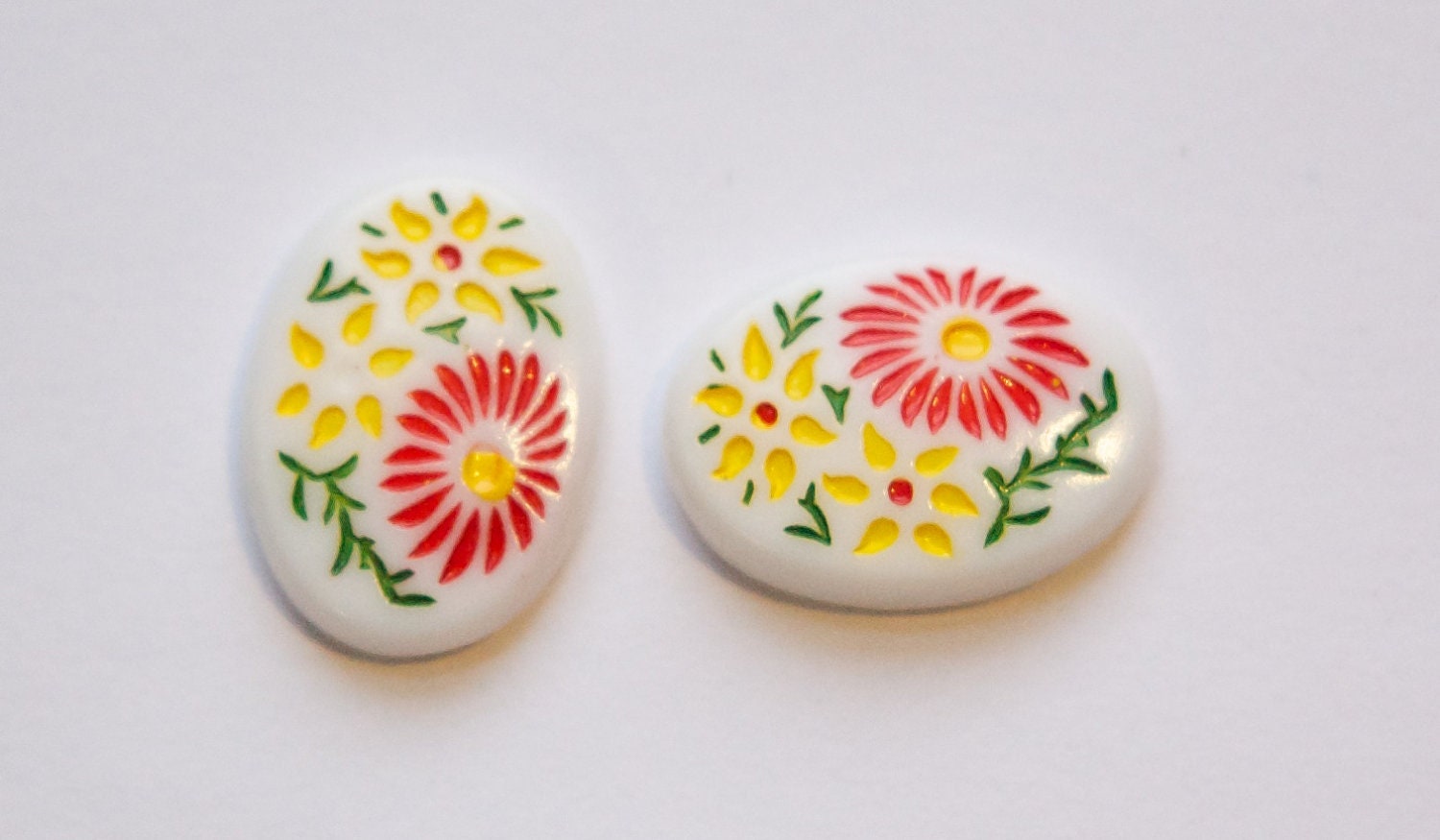 Vintage Etched White Glass Flower Cabochon Japan 18x13mm cab258