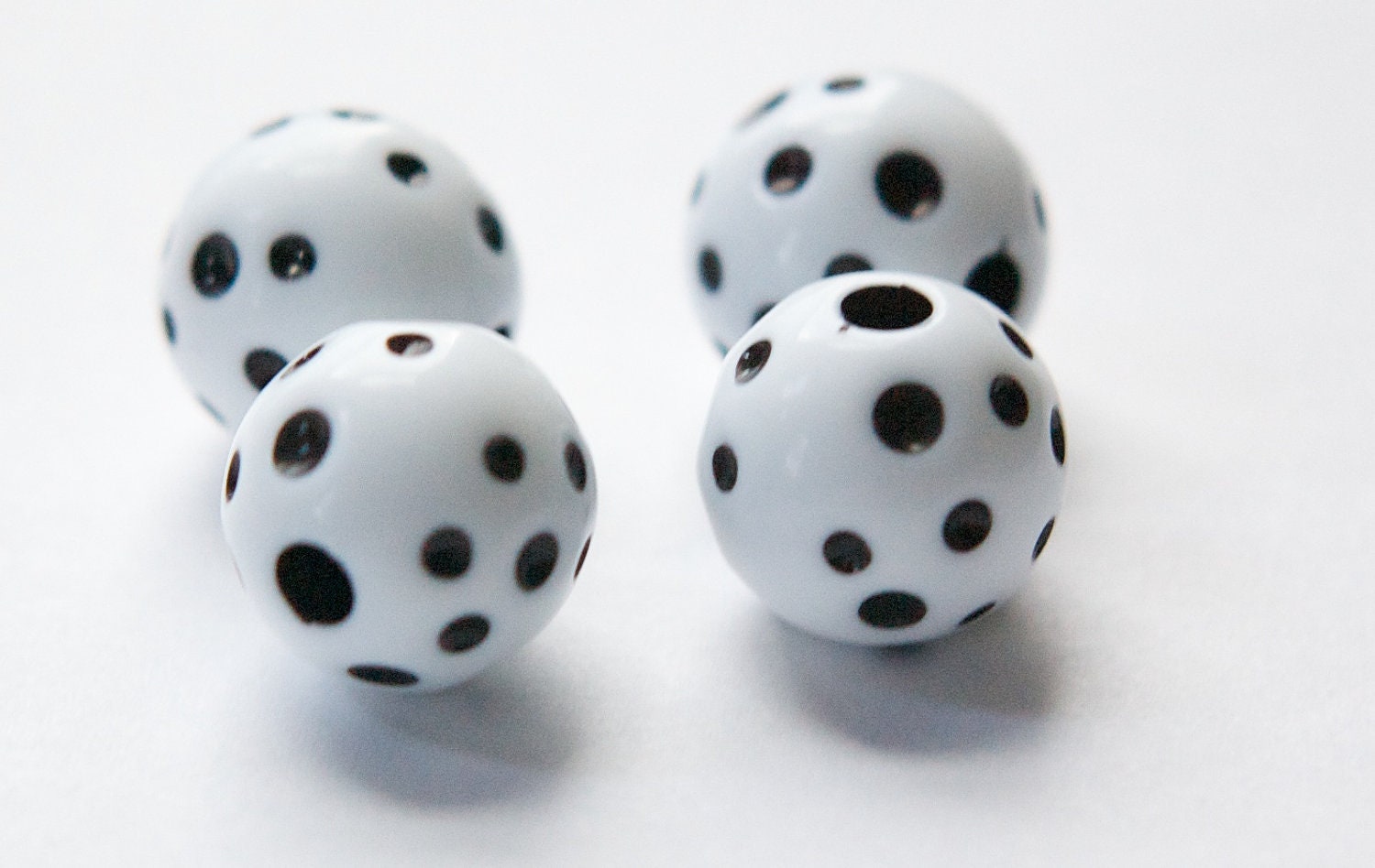 Vintage Large Hole White with Black Polka Dot Lucite Beads 16mm bds826E