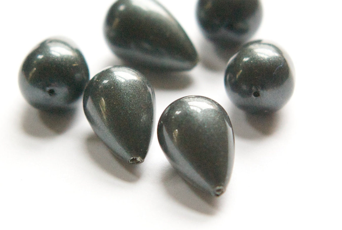 Vintage Silver Gray Metallic Lucite Teardrop Beads bds508