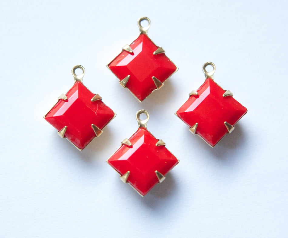 Vintage Red Square Glass Stones in 1 Loop Brass Setting 10mm (4) squ010B