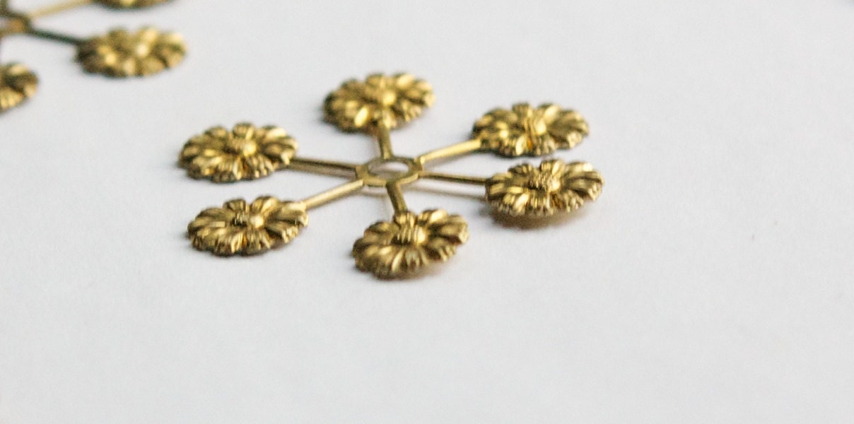 Raw Brass Flower Tipped Spoked Setting Base Finding 40mm (2)