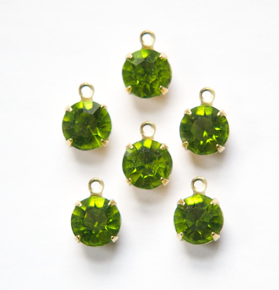 Vintage Olivine Green Faceted Glass Stones 1 Loop Brass Settings 8.5mm (6) rnd009B