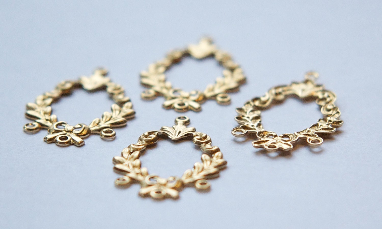 4 Loop Raw Brass Leaves and Bow Stamping Pendants (4) pnd078A