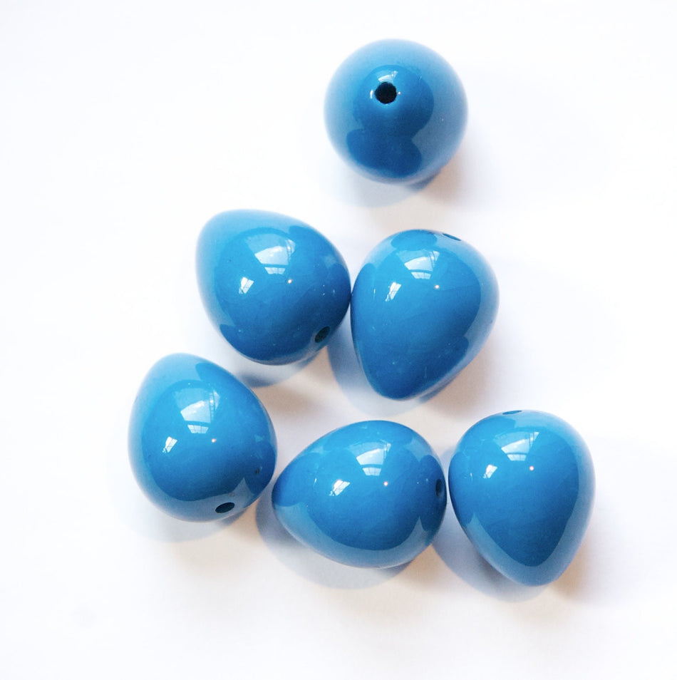 Vintage Opaque Blue Lucite Chubby Teardrop Beads bds511E