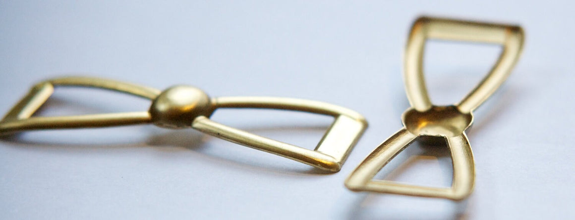 Raw Brass Large Dapped Bow Link Connector 52x18mm (2) mtl234
