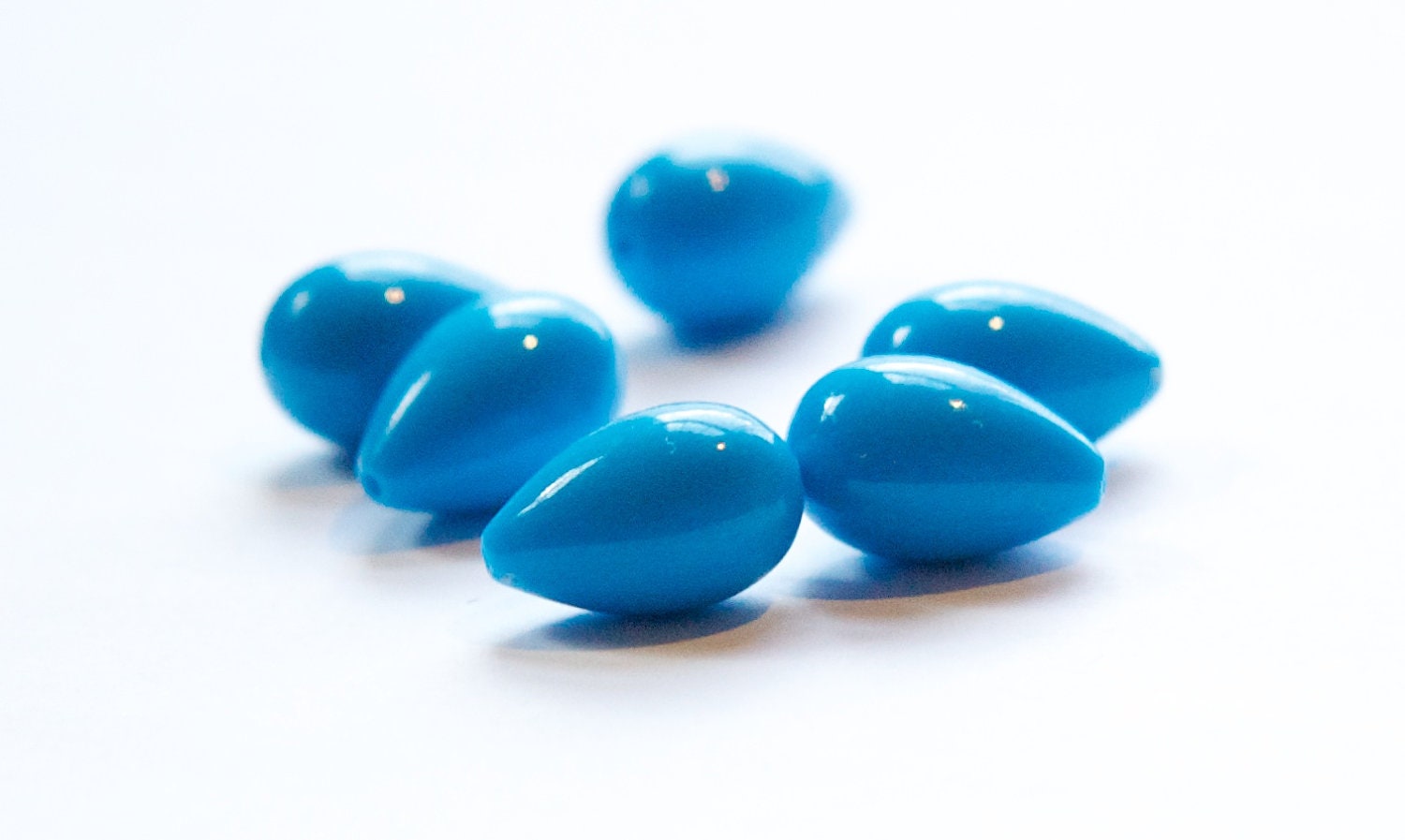 17x10mm Medium Blue Plastic Teardrop Beads (8) bds619A