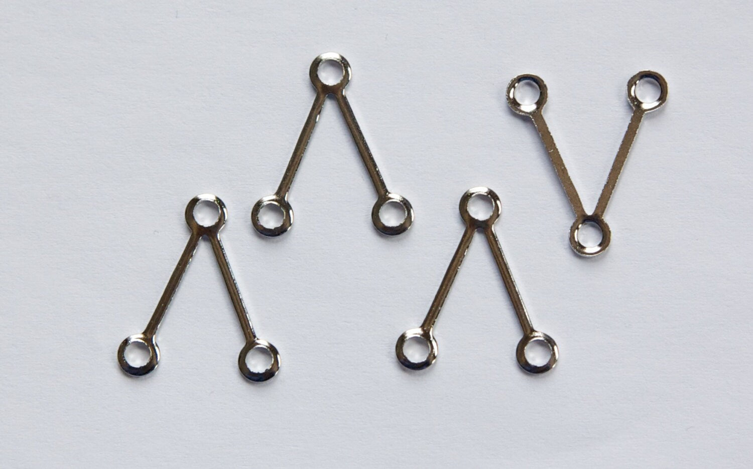 3 Loop Silver Plated Long V Shaped Connector Link (8) mtl125B