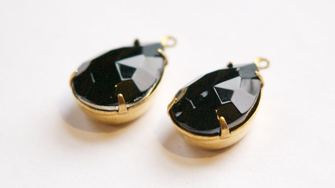 Vintage Faceted Black Glass Teardrop Stones 1 Loop Brass Setting 18x13mm par004RR