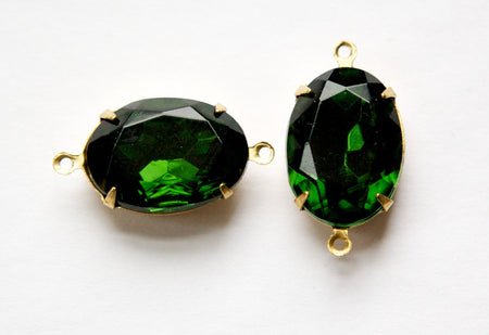 Vintage Faceted Turmalin Green Glass Stone in 2 Loop Brass Setting ovl003D2