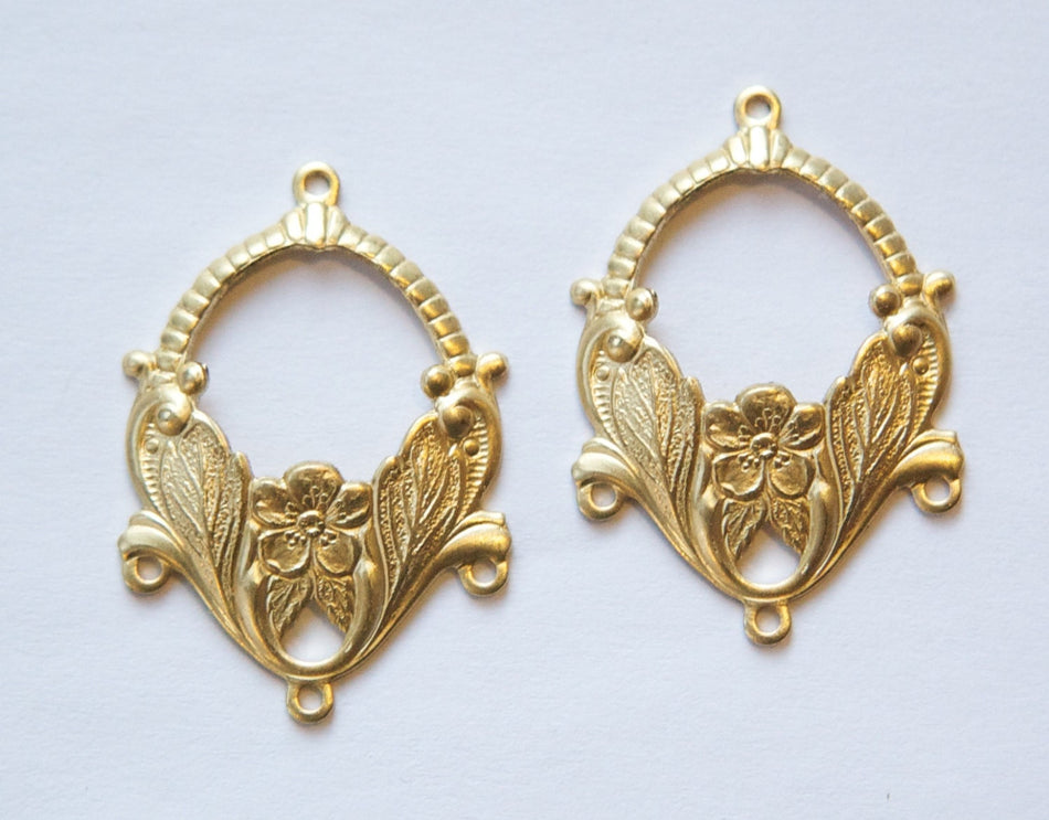 4 Loop Raw Brass Floral Hoop Connector Pendant (2) mtl120A