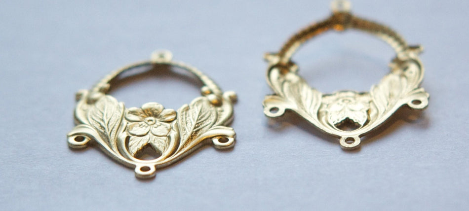 4 Loop Raw Brass Floral Hoop Connector Pendant (2) mtl120A