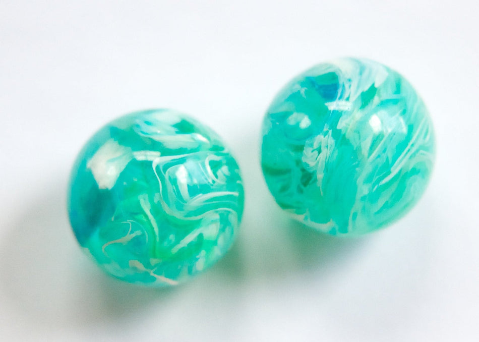 Vintage Peacock Blue and White Marbled Chunky Lucite Beads 18mm bds960D